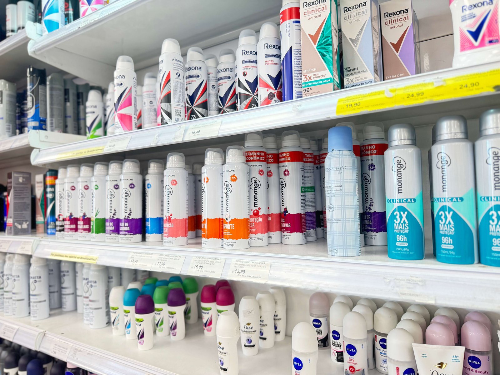 Mix de perfumaria e cuidados diários na Popularmed Niterói, no bairro Niterói/Canoas.