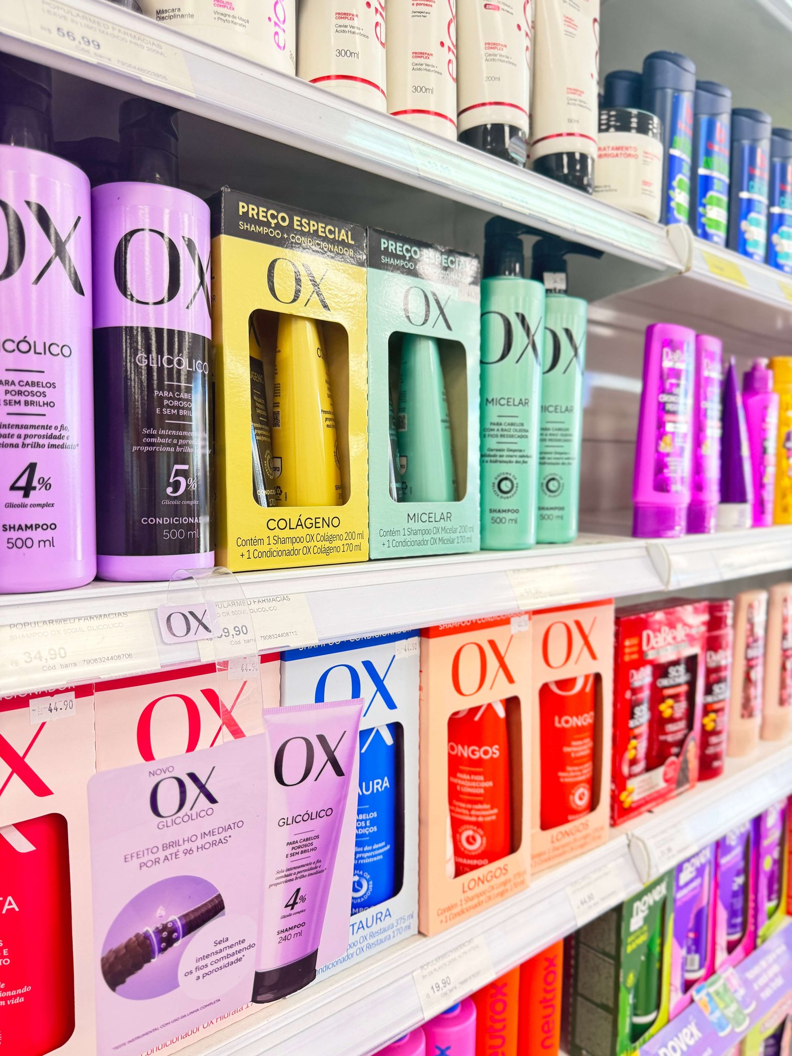 Exposição de maquiagens e dermocosméticos na Farmácia em Canoas – Popularmed Niterói.